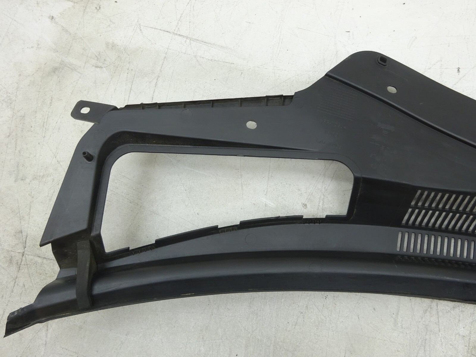 14-17 Maserati Ghibli Windshield Wiper Cowl Panel Trim 670010468 OEM DE231092