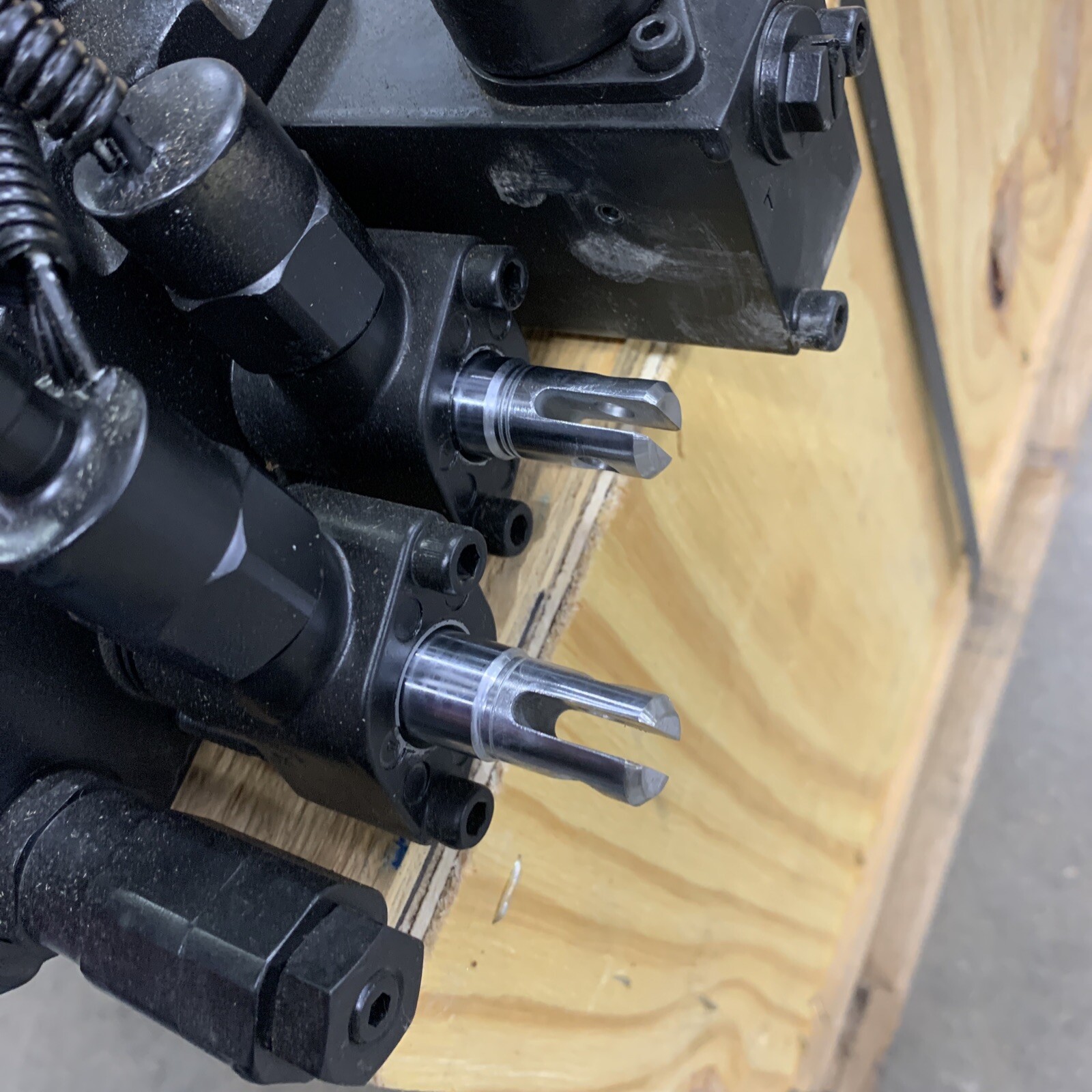 Control valve fits Case OEM 84128128 420 430 435 445 450 450CT 465 skid