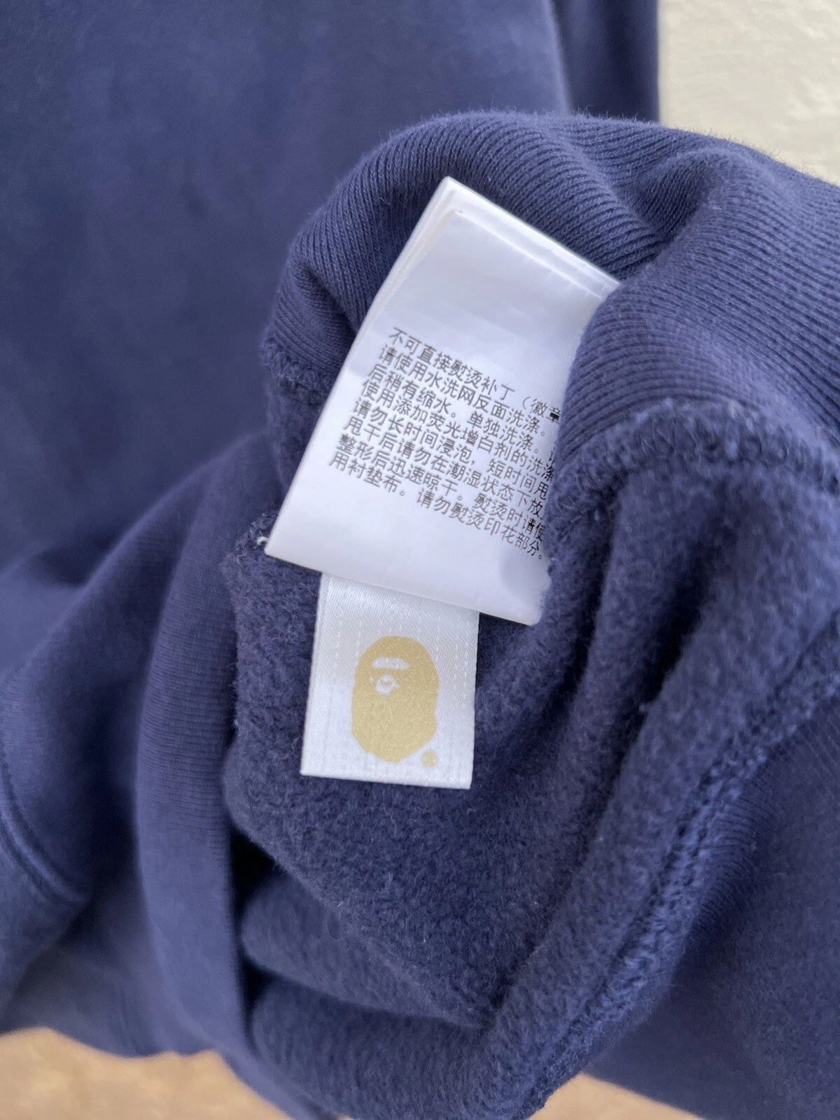 A BATHING APE (BAPE) Felpa con cappuccio pullover Bape blu scuro patch squalo