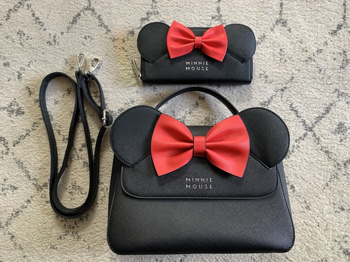 ショルダーバッグ・ポシェット Loungefly Minnie Mouse Quilted Bow Crossbody Bag Disney Loungefly Minnie Quilted Bow Head Crossbody Bag *NWT