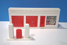 O Scale Plasticville Gas Station With Gas Pumps White and Red