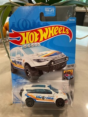 2021 Hot Wheels Treasure Hunt #165 HW Metro 10/10 Chrysler Pacifica Weiß