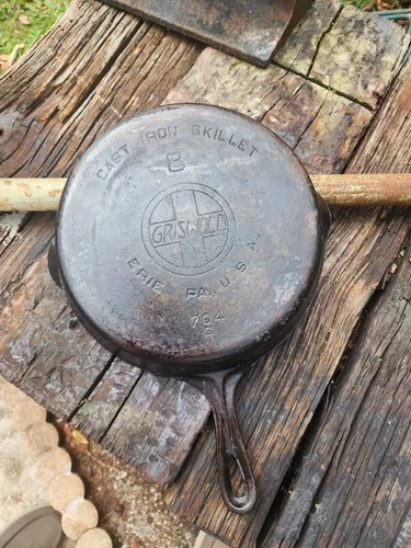 Wagner #8 / 704G Cast Iron Skillet