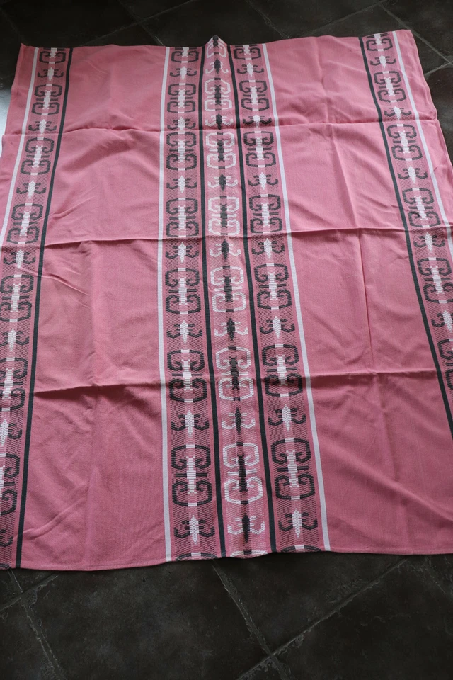 ANCIEN LINGE DE TABLE STYLE  BASQUE 1 NAPPE ROSE A MOTIF 151 cm / 120.5 cm - Photo 2/3