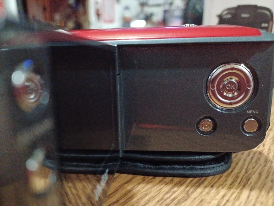 Vivitar DVR 518 Digital Video Recorder Camcorder Red + Vivitar SK425 Kit New - Image 4 of 4