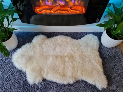 Natural Sheepskin Rug LARGE Genuine Pelt Soft Fluffy Fleece Ivory White 115 cm - Picture 4 of 8