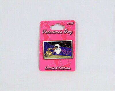 Disney 2018 Happy Valentine's Day Wall-E & Eve 3-D Spinner LE 5000 NEW CUTE RARE