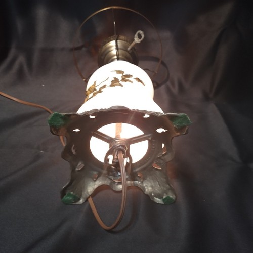 VINTAGE LAMP WITH MILK GLASS IN MIDDLE WITH BRASS FLORAL DESIGN 3 WAY LIGHT - Picture 4 of 4