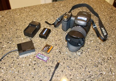 Sony Cyber-shot DSC-R1 10.3MP APS-C Zeiss Lens + Battery, Charger, Cards, Reader
