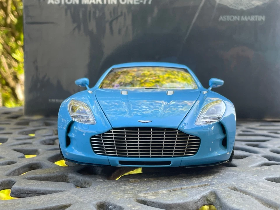 Aston Martin One 77 AUTOart 1/18 (no frontiart cmc almost real) - Immagine 4 di 4