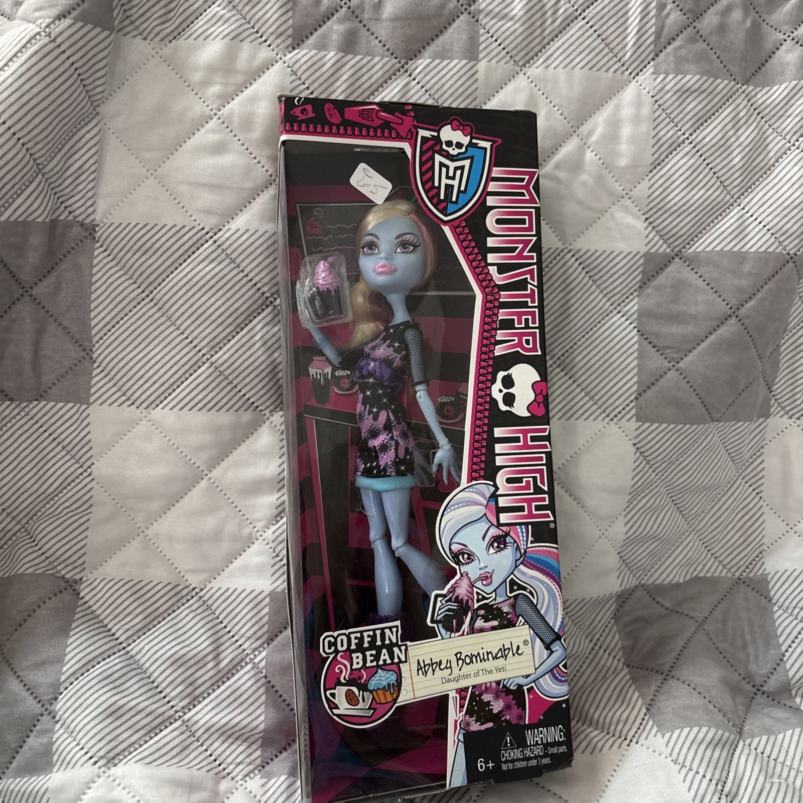 Mattel Monster High Doll Abbey Coffin Bean MIB 2013.      B
