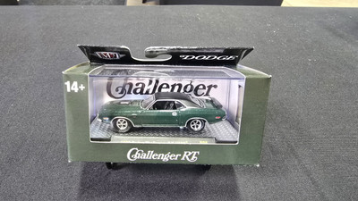 M2 Machines 1:64     - 1970 Dodge Challenger R/T HEMI R96 24-118
