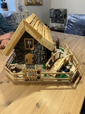 Handgefertigte Holzhütte / Mühlenhaus – Unikat aus Kirschholz, Ahorn & Basalt