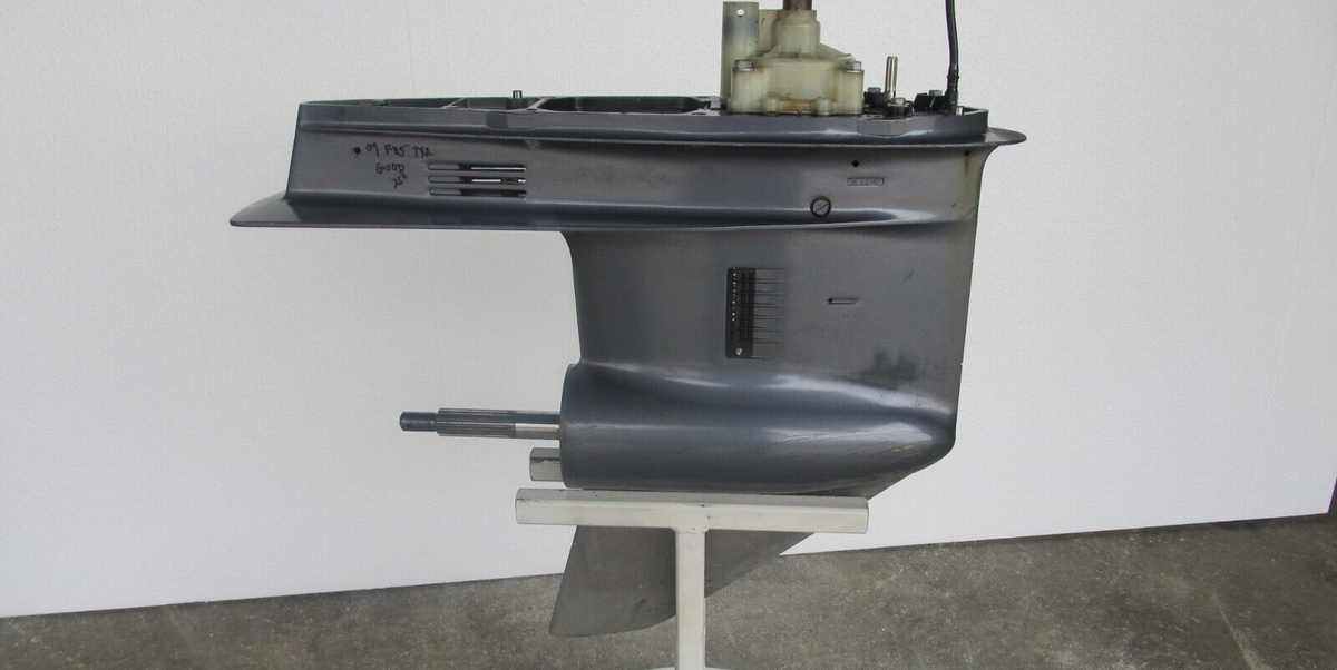 OEM 03-2011 F115 115hp Yamaha Outboard Lower Unit 68V-45300-32-8D OEM 03-2011 F115 115hp Yamaha Outboard Lower Unit 68V-45300-32-8D