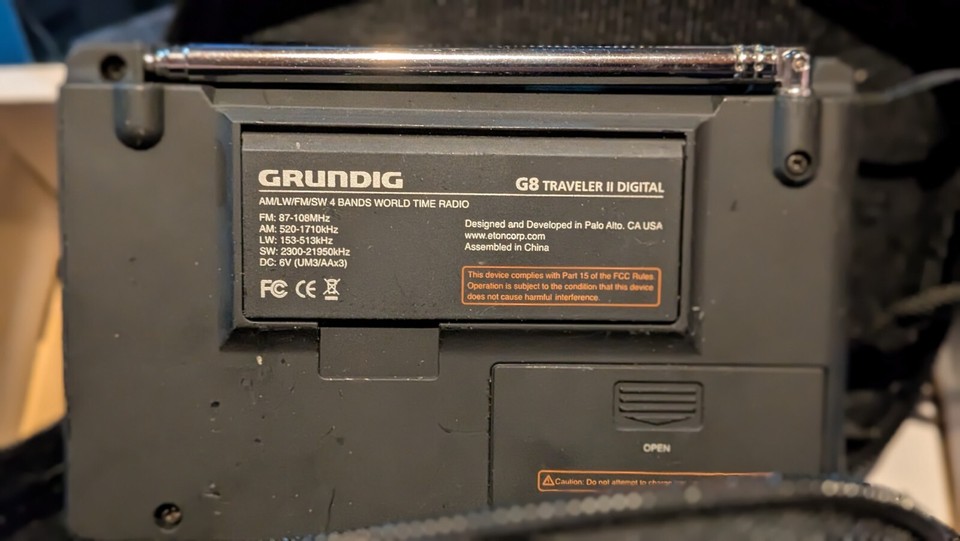 Radio-réveil Portable Grundig G8 Traveler II – AM/FM/LW/SW, ATS, Eton