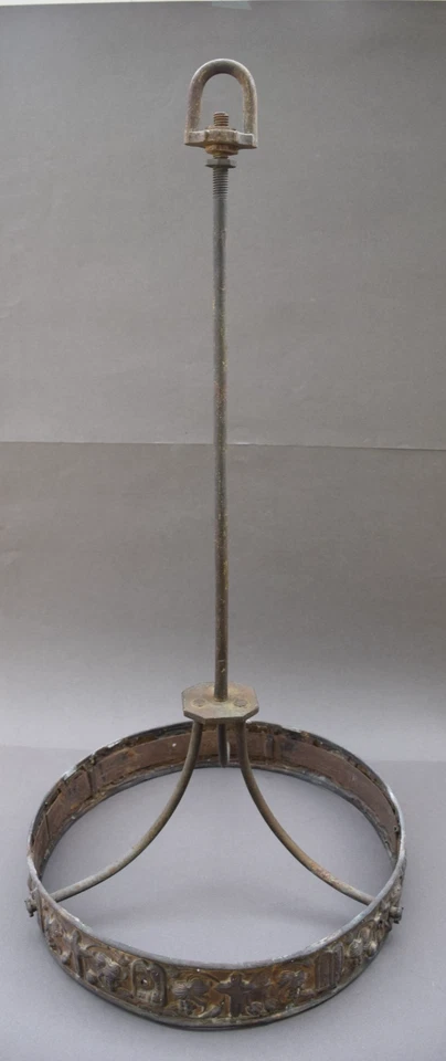 Armature de lustre d'église avec couronne en laiton , axe et bélière , XIXème  - Photo 3/4