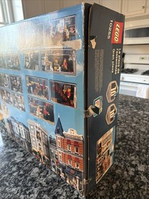 LEGO CREATOR: Assembly Square (10255) *Sealed But Ripped Tape*