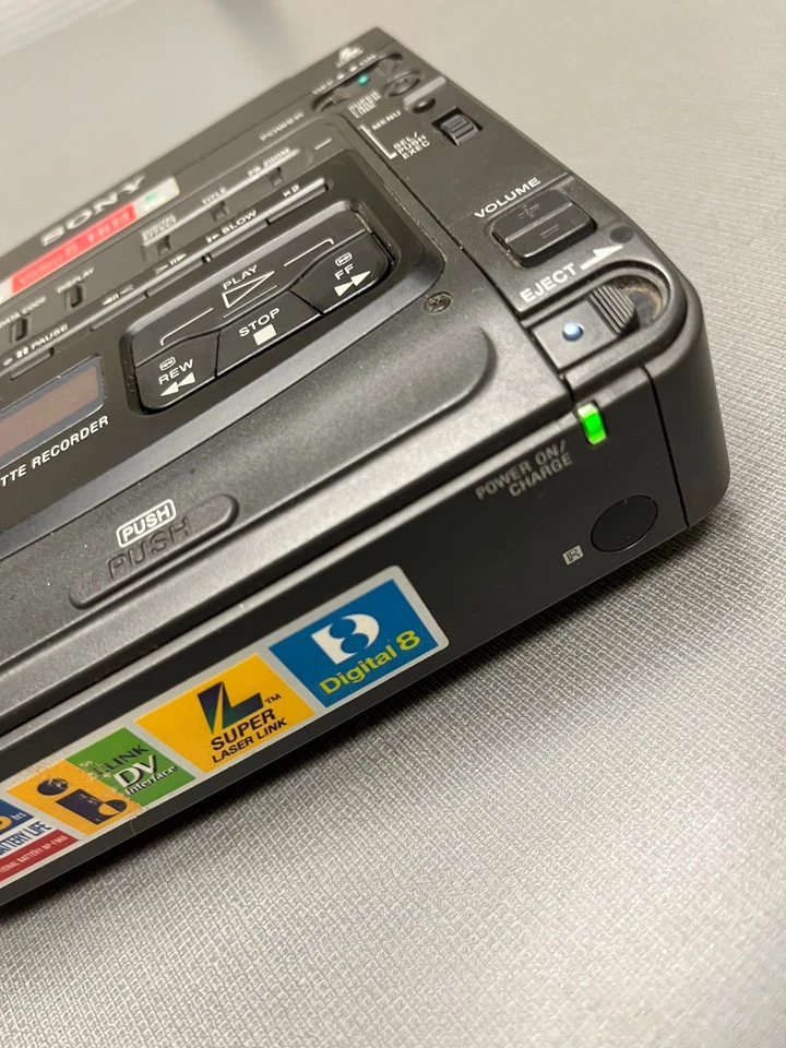 Grabadora de casete de video Sony GV-D200 Digital8 Hi8 USADA - PARCIALMENTE PROBADA Foto 3 de 4