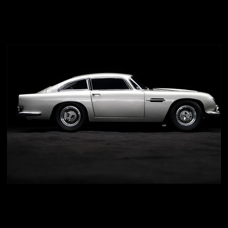 Xiaoguang 1:18 Scale 007 Aston Martin DB5 Diecast Car Model Collection Replica