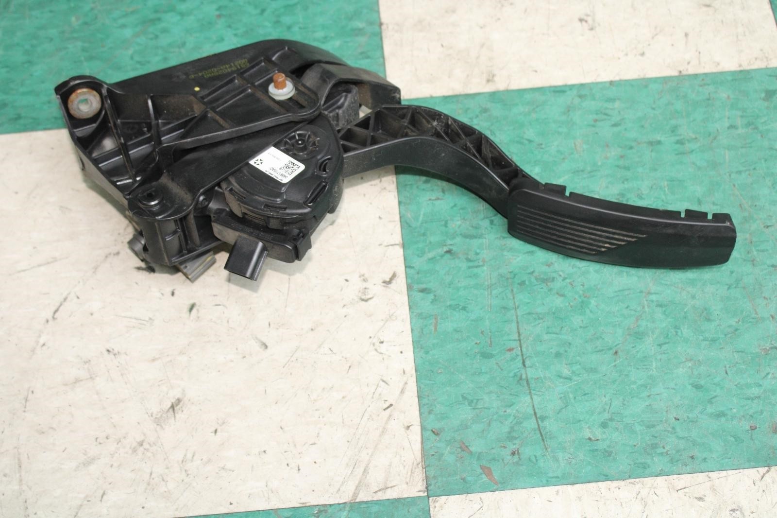 14-17 Ghibli 3.0L Electronic Gas Accelerator Throttle Pedal Assembly Factory OEM