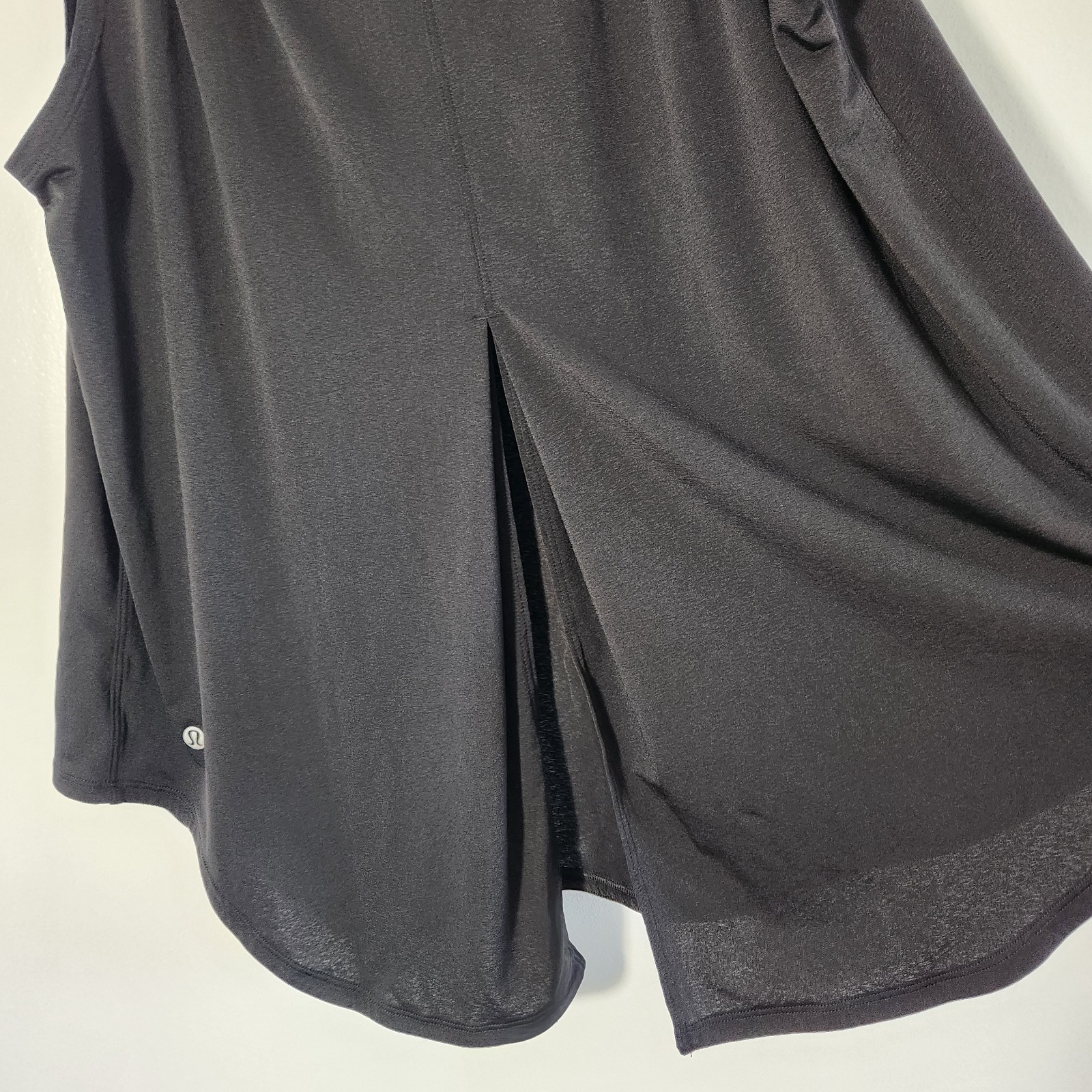 Lululemon Lightweight Split-Back Training Tank To… - image 5