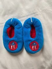 boys Marvel slippers  size 8-9 (WE COMBINE POSTAGE)