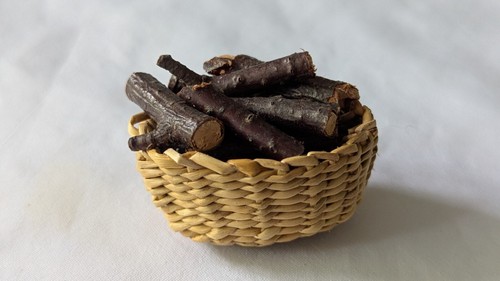 Dolls House Antique Fireplace Fender & wood basket Miniature 1:12 Accessory - Picture 3 of 8