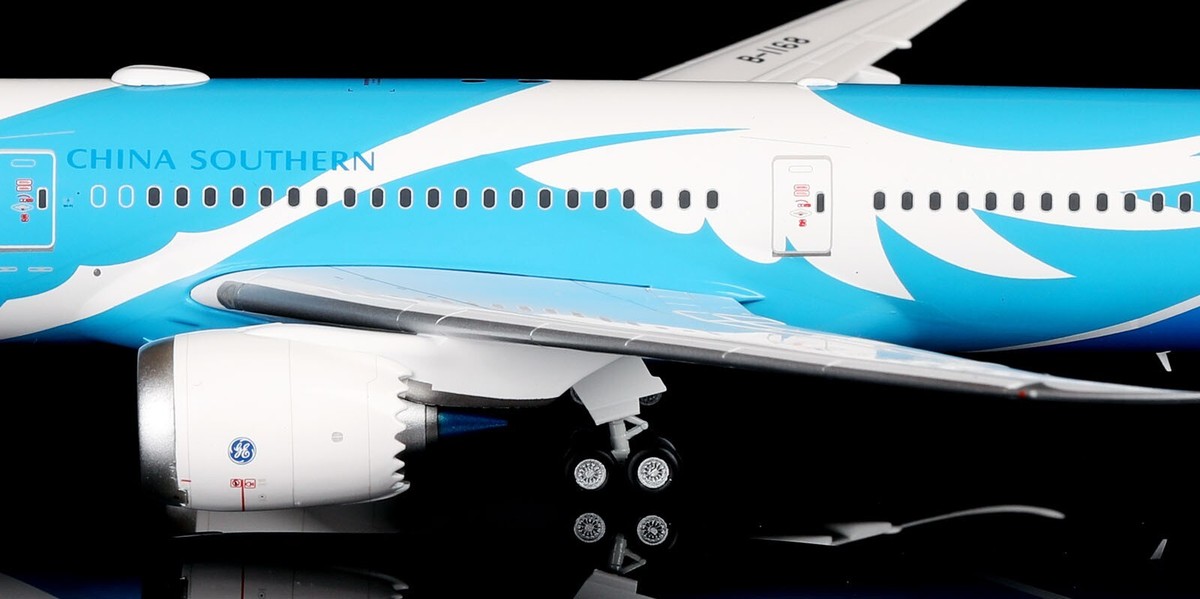 SQ Wings 1:200 中国南方航空 B787-9 B-1168 s-l400.jpg