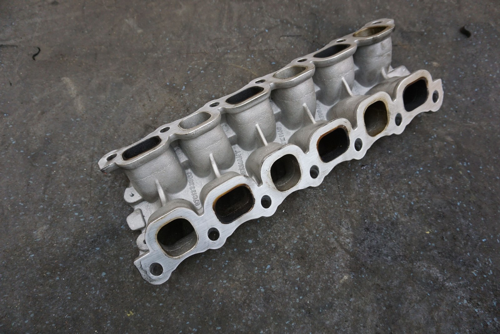 6.0L W12 Engine Lower Intake Manifold 07C133204 Bentley Flying Spur GT GTC 2009