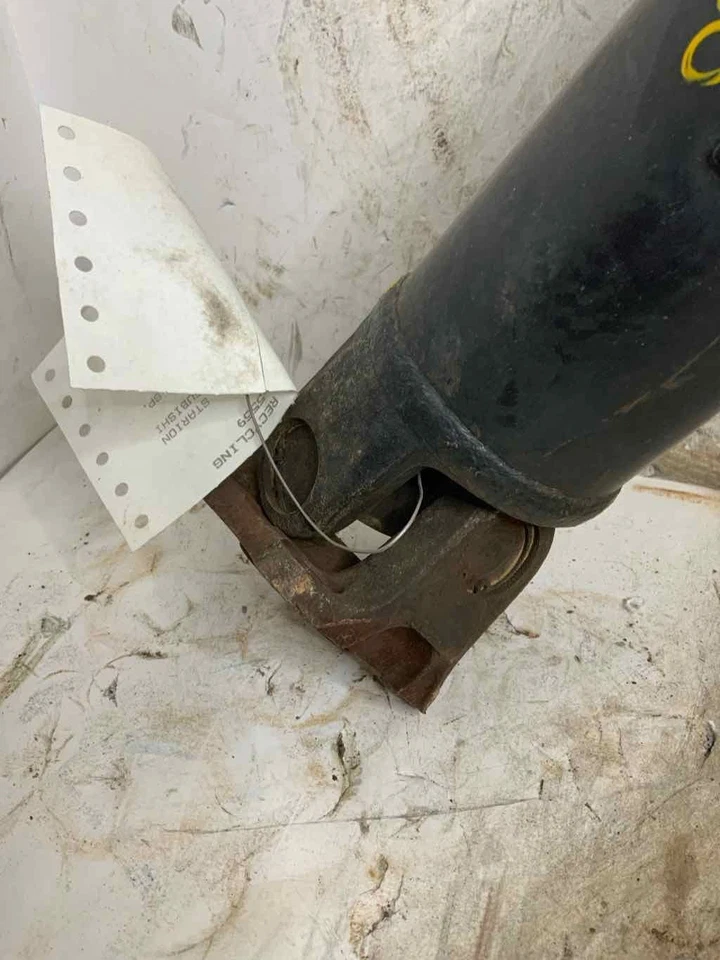 1983 - 1987 三菱 Starion 后传动轴 MB154242 25 英寸 W-W 4Spd 431-58055 — 第 3/4 张图片