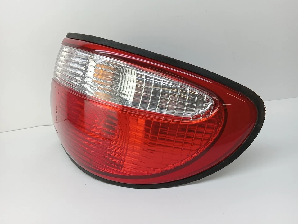 Luz trasera para pasajero Mazda Millennia 1998-2000 lente Foto 3 de 4