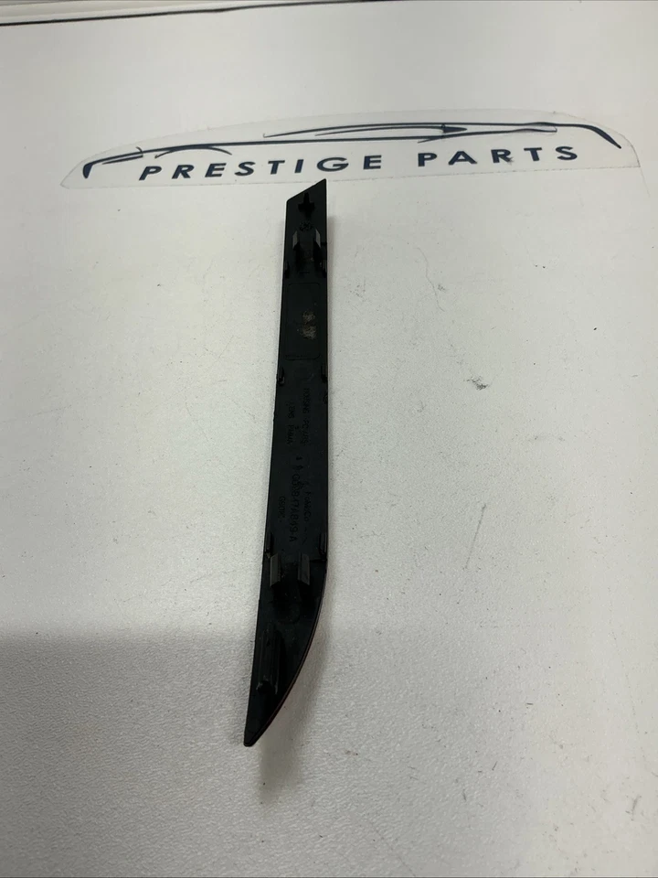 Lincoln MKX 2011 luz marcadora trasera izquierda con sensores P/N GD9B 17A849 A Foto 4 de 4