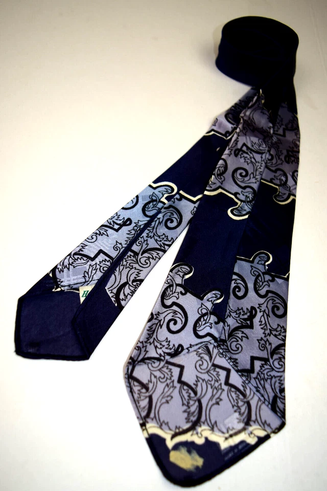 Corbata de Colección Hanway Años 20 30 Art Deco Rota Azul Marino Plata Azul Satinado 48" x 4.25" Foto 4 de 4