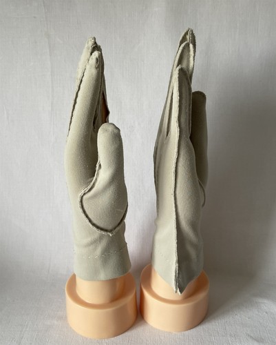 Vintage Pair Ladies Light Grey Piped Design Gloves Size 7 - 7.5? Possibly Nylon - Picture 4 of 11