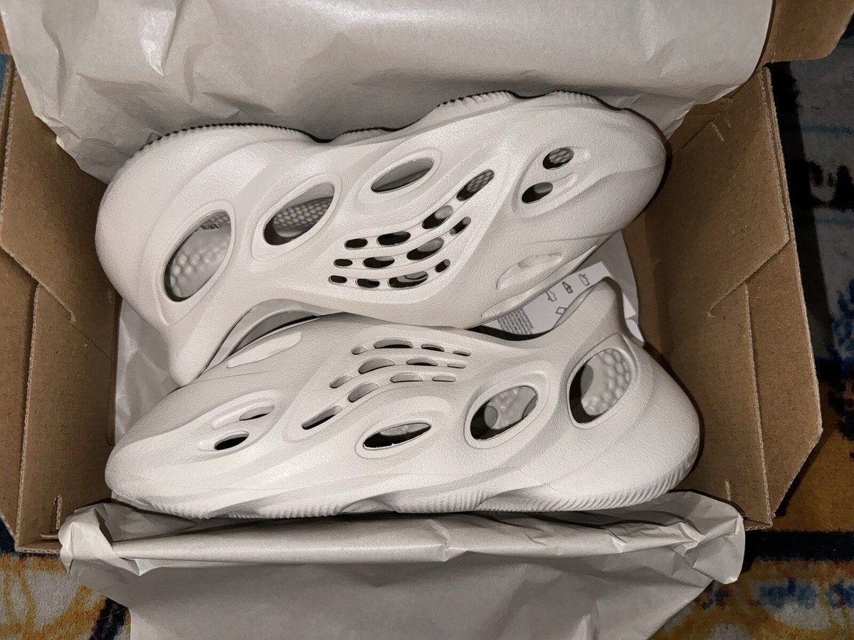 靴 Yeezy foamrunner 18132084_39031733_600.jpg