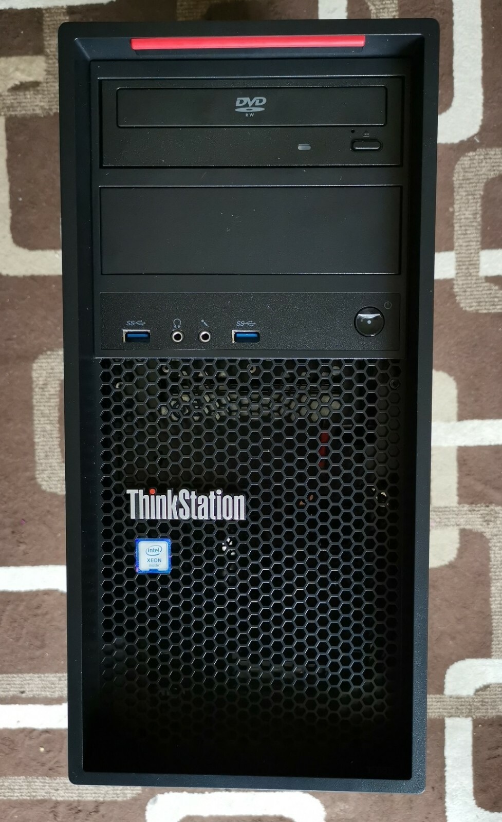 Lenovo ThinkStation P320 avec Xeon E3 et 16Go RAM pour calcul 3D fluide