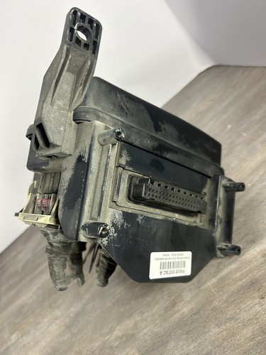 Dodge Ram 1500,2500 5.7L Engine Fuse Box 2002-2005 P56051039ad A - Picture 5 of 9