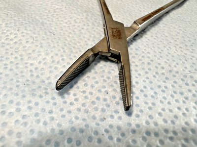Set Of 2 V. Mueller G17XHC Crile-Wood Serrated Needle Holders | eBay