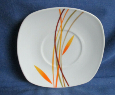 Van Well,Untertasse 14,5 cm, Streifen orange bunt, leicht asymmetrisch, weitere