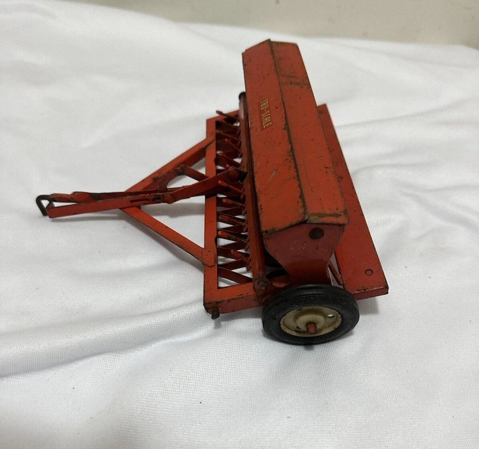 Original Vintage Tru-Scale Grain Drill 1/16 with Decals - Image 4 of 4