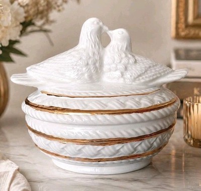 Vtg White Milk Glass Lovebirds Doves Covered Dish Gold Trim Nesting Hen Style