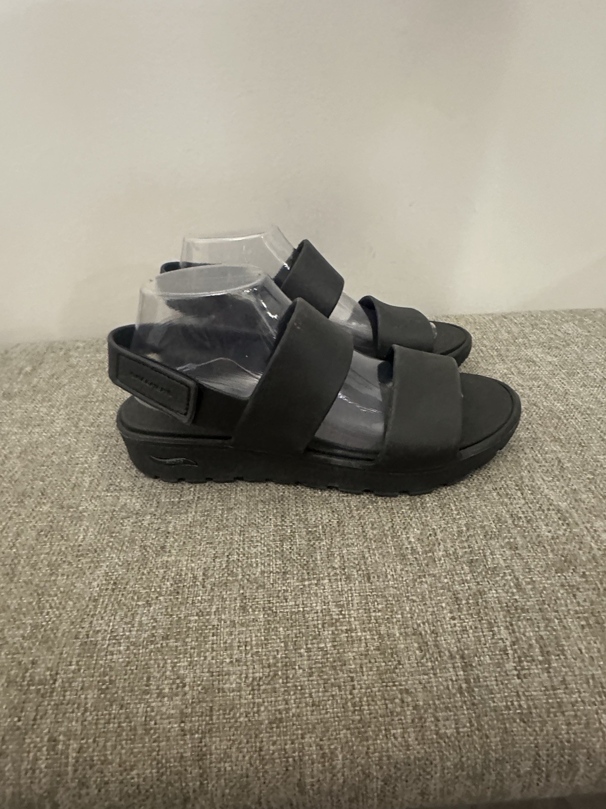 Skechers Arch Fit Women’s Black Strappy Wedge sandals Size 9