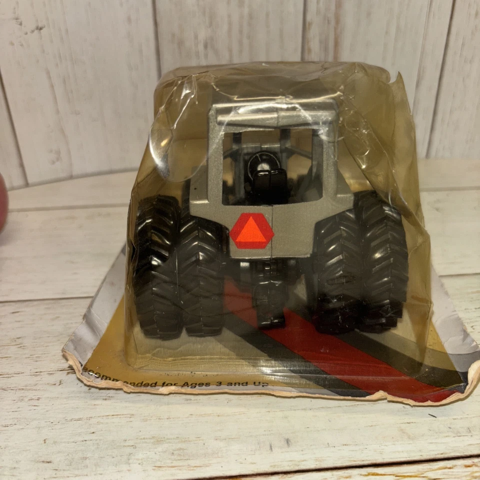 1/32 White 2-135  10th Anniversary Diecast Tractor Toy NIB - Image 4 of 4