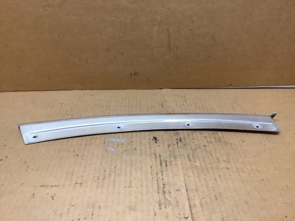 Chevrolet Caprice Impala 1977-1990 4 puertas paso derecho pilar C moldura de acero inoxidable OEM Foto 2 de 4