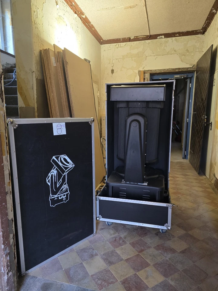 Skybeamer 7000W 7kw Xenon 380V Himmelsstrahler CMY Movinghead Incl Flightcase#1 - Bild 3 von 4