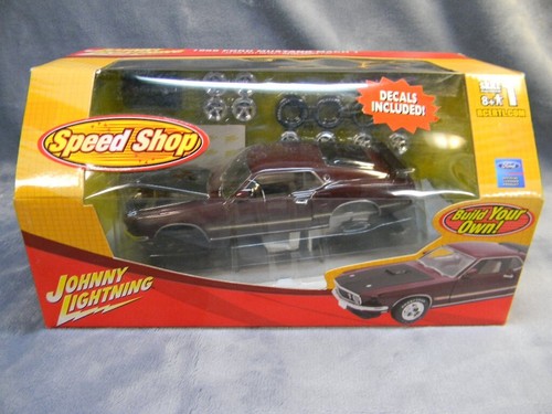 1/24 SCALE 1969 FORD MUSTANG 428 MACH I JOHNNY LIGHTNING MAROON DIECAST KIT-MIB - Picture 2 of 7
