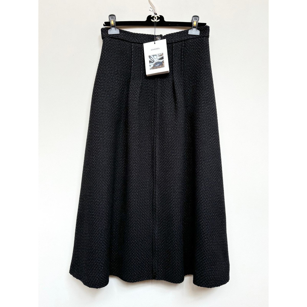 100% auth CHANEL 16B Black Wool Plain Tweed Weave Full Zip Skirt