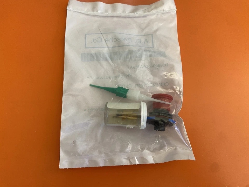 Souriau Circular MIL Spec Connector 6P D38999/24WA35SA - Image 3 of 4