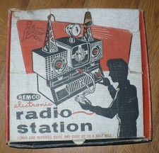 Vintage 1950's 1954 Remco Electronic Radio Station In Box,Battery Operated