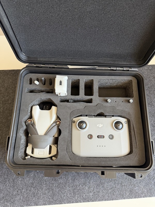 DJI Mini 3 Drone & RC Remote with Extra Battery and Hard Case INLCUDING SD CARD